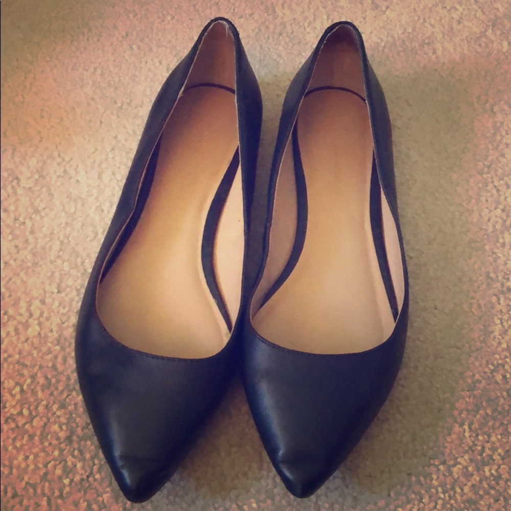 Cute pointed toe black flat
